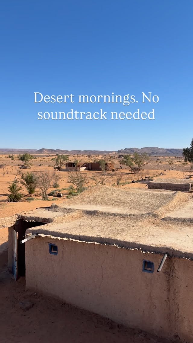This rooftop.
That silence.
The birds at sunrise.
Deep in the desert, at a small family-run auberge in Baha’s village.
Simple. Honest. Peaceful.
The kind of stay that reminds you what travel is actually meant to feel like.