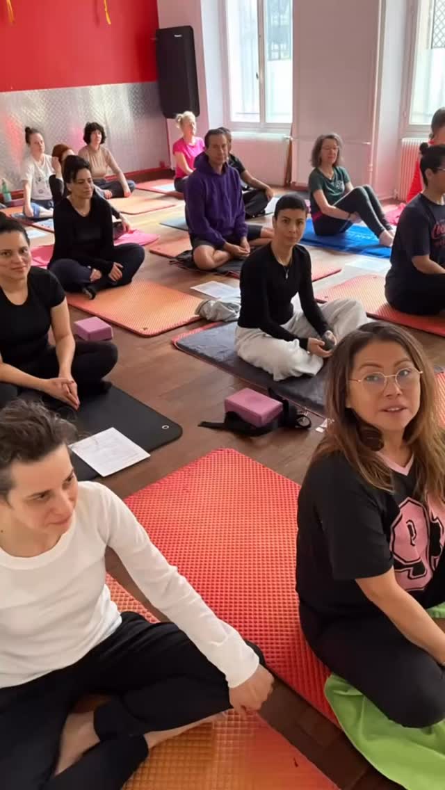 venez découvrir les bienfaits du Yoga Kundalini sur votre corps, votre mental, votre esprit vous pouvez venir tester un cours De Yoga gratuit avec une amie ou un ami à un de ces huit cours que je donne dans la semaine. Informations et réservation 06 62 77 45 55.
Liste des cours que je donne sur la deuxième page de cette publication. Il faut venir 20 minutes avant le cours et apporter une pièce d'identité.
Au plaisir de vous voir et de pratiquer ensemble..
#yogakundalini #yogakundaliniteacher #yogakundaliniparis #freeclass #coursessaigratuit #cercledelaforme