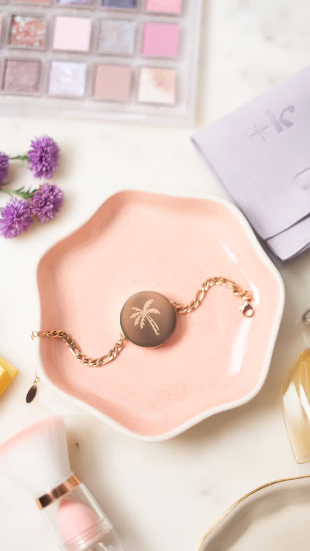 POV: If you can’t keep a lip balm in your bag, wear it on your bracelet. Problem solved.✨💄
Shop now 🛒 : www.kime.co.in
Is this extra or essential ?
lip balm bracelet, wearable lip balm, cute lip accessory, on-the-go lip care, glossy lips, soft lips, beauty accessory, skincare, everyday essential, gifting idea, valentines, galentines
#lipbalmbracelet #lipbalm #lipcare #lipbalms #lipgloss beauty makeup skincare lips glossy lipbalmaddict onethego beautyaccessories