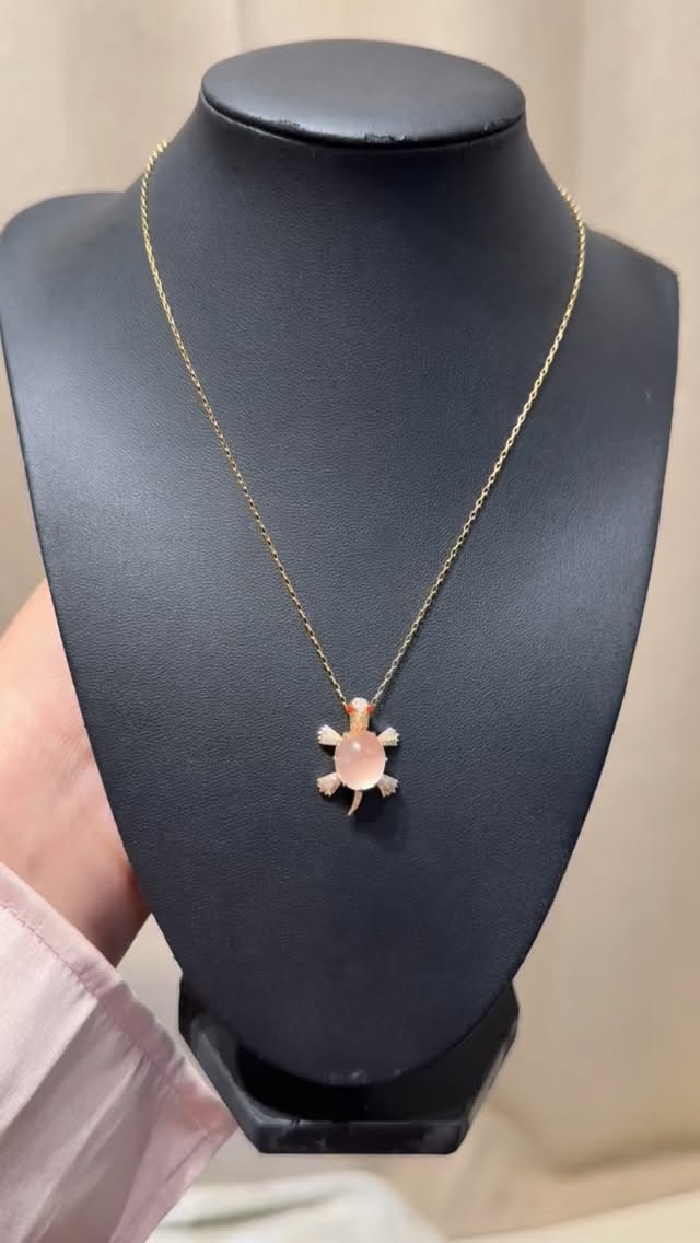 0.37 ct natural diamonds
VVS, Color G-H
14K 4.90g
PHP 43,000