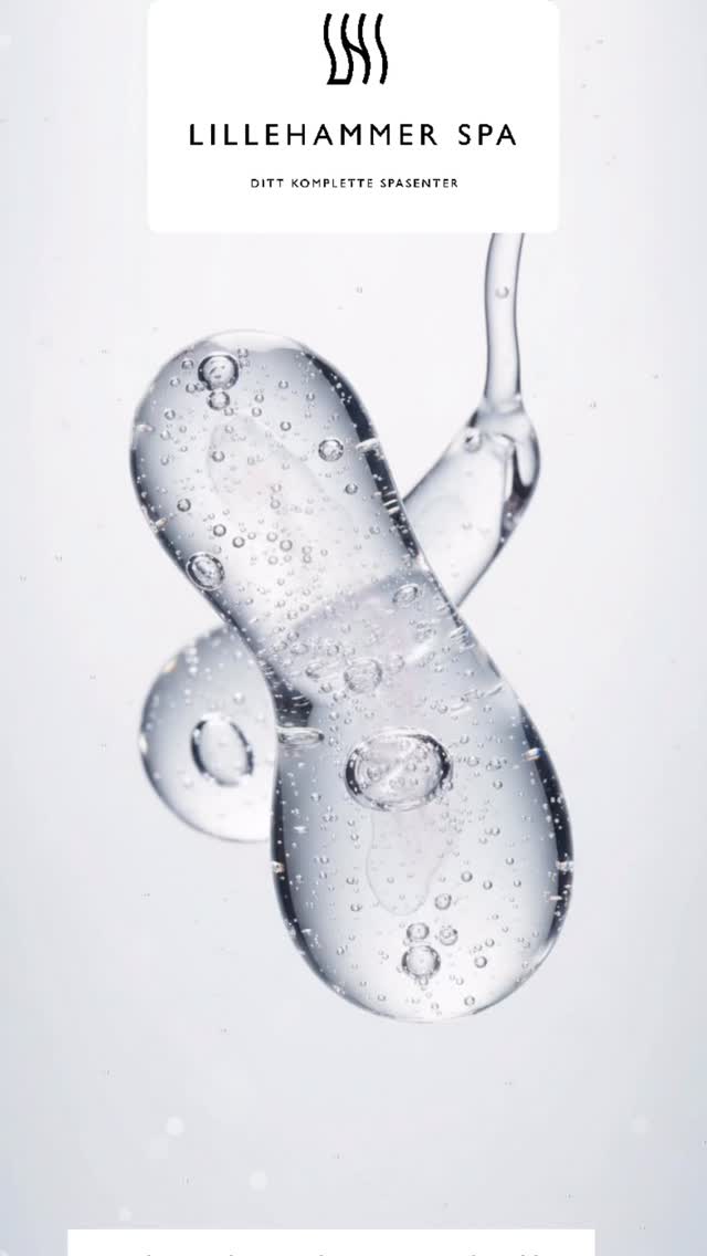 @followers #followers
cream that evens out skin tone, anti-inflammatory, suitable for all skin types including acne, rosacea. Melan Tran 3X Gel Cream på akne utsatt hud, dette produktet jobber jo også med å jevne ut hudtonen, som kan være til stor hjelp for de med rødlige akne arr. Den vil også redusere betennelser i huden, ved kviser, arr og rosacea. Men for aktiv hud akne så ville jeg anbefalt blemiderm kremen i kombinasjon med Melan tran3x.
Melan Tran3x Gel Cream
Hovedformål: redusere mørke flekker og ujevn hudtone (spesielt etter akne).
Inneholder traneksamsyre, som roer pigmentering og demper betennelse.
Har også milde syrer (bl.a. salisylsyre) som gir lett eksfoliering.
Hjelper huden å bli jevnere og lysere over tid.
https://www.lillehammerspa.no/product-page/mesoestetic-melan-tran3x-gel-cream-50ml
More info👆
#lillehammerspa #wellness #beautytips