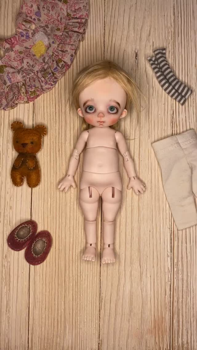 Puppy doll — Part 2 is up! 🐾 Tiny outfit, resin OOE eyes, wig and a teddy bear — small-scale work is such a joy to style and photograph. Link in Bio #DollArtist #MiniatureDolls #OOEyes #HandmadeDolls #DollPhotography