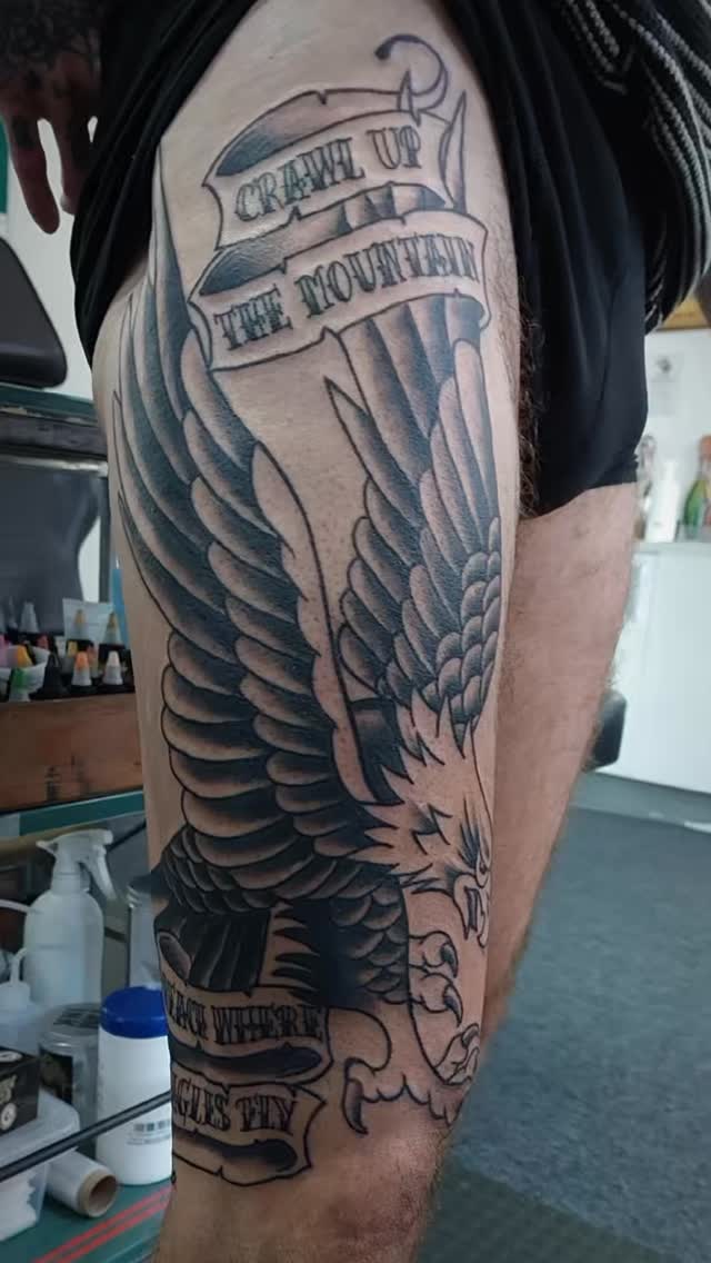 Warren is a sailor from the UK working on Yachts, All his work is Western traditional, and this eagle is a great addition. It’s really awesome to be a part of carrying on the historical tradition of tattooing sailors, as they are the ones who reignited tattooing through their navigating the world.
#capetowntattoo #capetowntattooartist #tattoossofinstagram ##tattoostudionearme