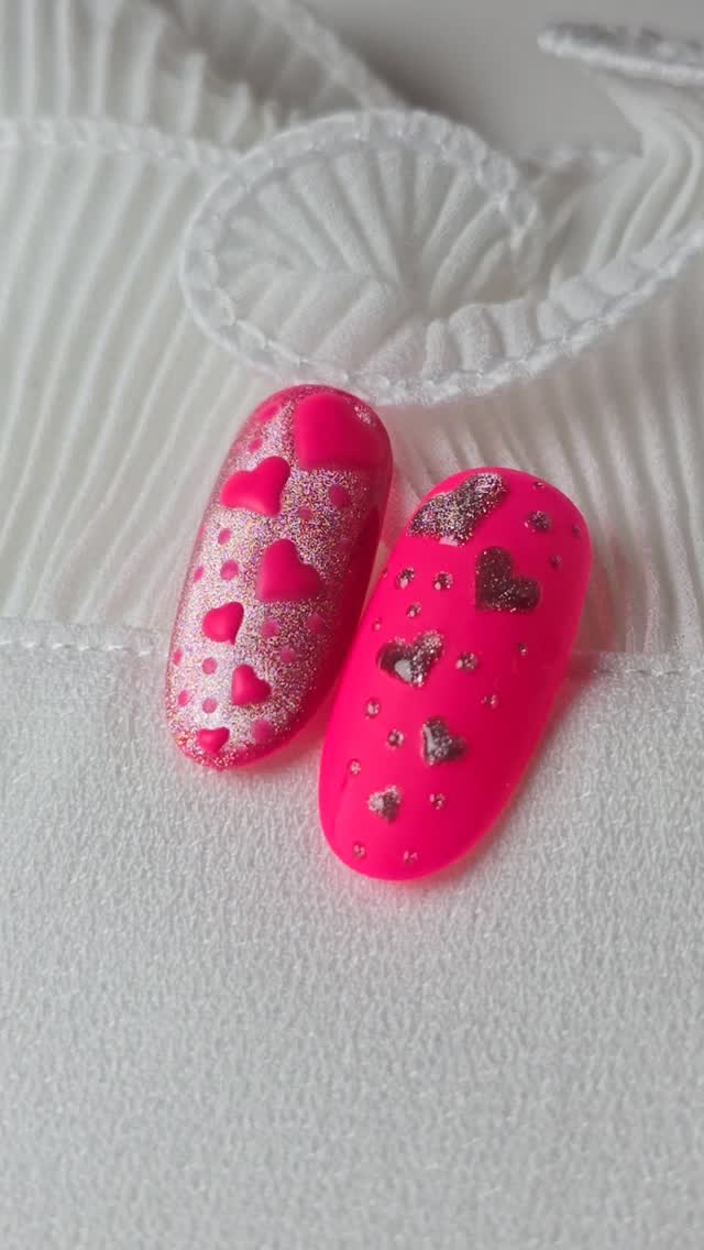 Shocking Pink and Cat eye 🩷✨️
#magneticnaildesign #nailsbern #naileducation #nailsnailsnails #nailinspiration