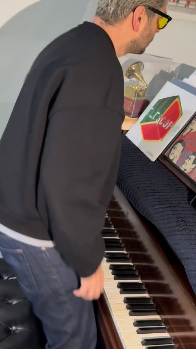 La música nos une, siempre. 🫶🫶🫶
Esperando ese show de Benito mañana 🔥
@badbunnypr
#halftimeshow #badbunnypr #dtmf #badbunny🐰