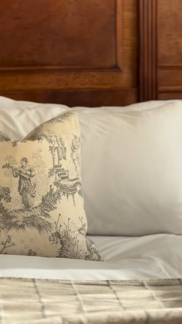 From check-in to the last sip before bed, and everything in the middle.
Through the 16th century coaching inn entrance, past the Oak panelled tap bar.
Head out to the Georgian Streets of Uppingham and meander through flower shops, antiques galleries, family bakeries and artisan homeward.
The night closes at Fern, our small plates restaurant.
Standing proud on the Market Place, and yet completely a world of your own.
Discover, The Falcon, Rutland.
Link in bio.
#englishhotel #countryhotel #britishcountryside #luxurylifestyle #modernhospitality