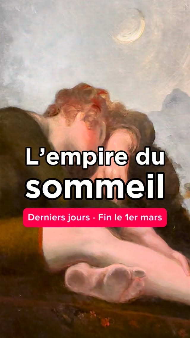 Il ne vous reste que quelques jours pour aller voir l’exposition « L’Empire du sommeil », présentée au Musée Marmottan Monet. Elle explore la fascination des artistes pour le sommeil, ses mystères et ses symboles.
Conçue par Laura Bossi et Sylvie Carlier, elle réunit peintures, sculptures, objets et documents scientifiques pour montrer comment le sommeil a inspiré les créateurs, du repos paisible au rêve troublé.
À travers un parcours sensible, l’exposition aborde les grandes figures du sommeil : l’enfant endormi, le dormeur mélancolique, les visions bibliques ou encore les cauchemars. On y découvre aussi la dimension érotique et spirituelle de l’abandon du corps, ainsi que les recherches autour du mesmérisme et des premiers troubles du sommeil étudiés par la médecine.
La chambre à coucher, lieu intime par excellence, devient un espace de création, de mystère et de passage entre conscience et inconscience.
« L’Empire du sommeil » invite ainsi à plonger dans cet univers entre rêve et réalité, où l’art révèle les secrets de nos nuits.
———
📍Musée Marmottan Monet
2, rue Louis-Boilly - Paris 16
Ouvert du mardi au dimanche de 10 h à 18 h (dernière entrée : 17 h)
Nocturne le jeudi jusqu’à 21 h (dernière entrée : 20h)
Ligne 9, arrêt : La Muette ou Ranelagh ou RER C, arrêt : Boulainvilliers
Plein tarif : 14 euros - Tarif réduit : 9 euros - Moins de 7 ans : gratuit
#museemarmottanmonet #connaissancedesarts #claudemonet #sommeil #museeparis
