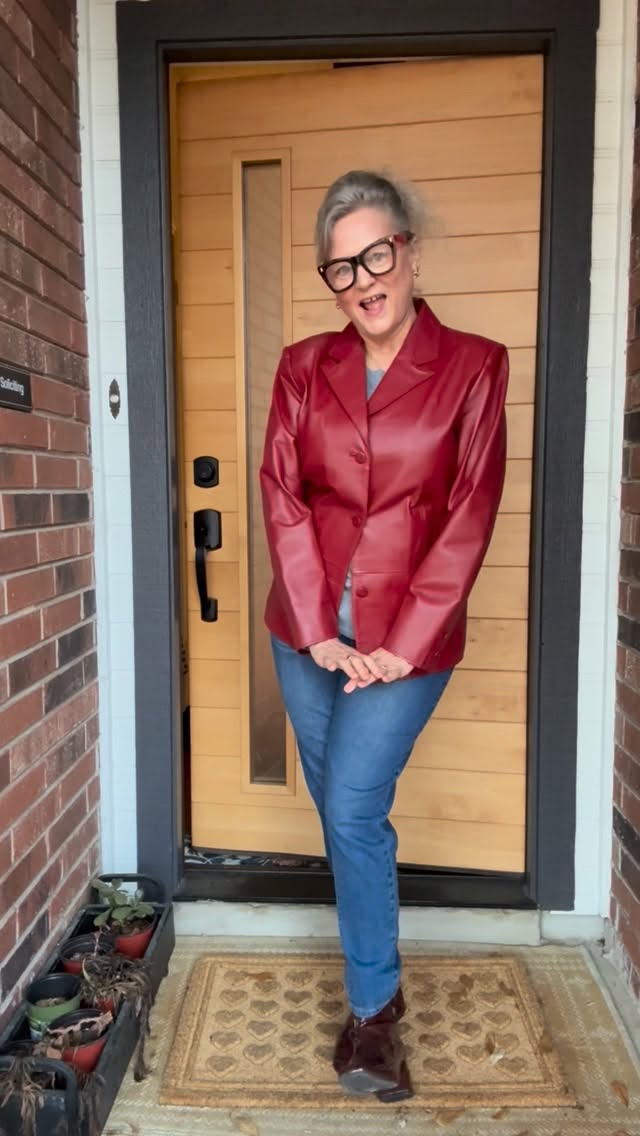 It’s a vintage red jacket 🧥 I got for $50 in a small town antique store. Looked it up and it’s a $350 leather coat. What?! I only wear it once In a while. Gonna be raining ☔️ here tomorrow so this might me my choice! I hope you’ve enjoyed all the inspiration these last several days, and I hope you wear what you want, 🤗feel loved, and enjoy the weekend… I love ♥️all of you! #thymemag #redjacket #bemine