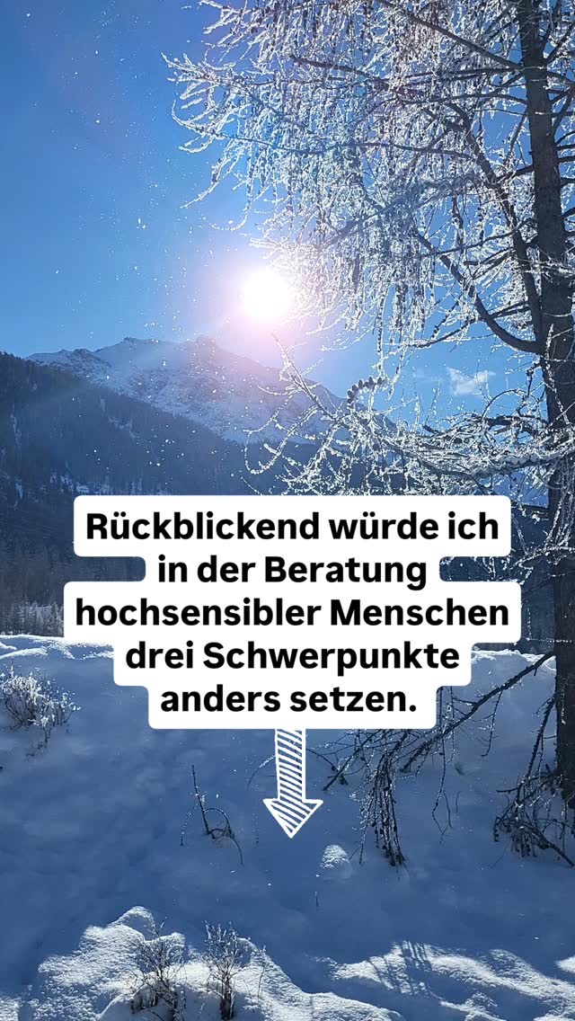 Ich würde folgende Schwerpunkte anders setzen:
➡️ Ich würde von Anfang an auch mich, meine Persönlichkeit, meine Erfahrungen und Herausforderungen einbringen. Denn inzwischen weiss ich, dass das die Beziehung zur Klient*in stärkt und nahbar macht.
➡️ Ich würde es ansprechen, wenn ich Blockaden oder auftauchende Gefühle bei der Klient*in spüre. Denn so kommt man viel tiefer und schneller an das eigentliche Thema heran.
➡️ Ich würde schneller die blockierenden Schamata und Muster ansprechen, auch wenn es schmerzhaft sein kann für die Klint*in. Aber es lohnt sich immer, denn dadurch entsteht echte Transformation.
Wenn du auch von meiner Erfahrung profitieren möchtest, buche noch heute meinen Workshop für Eltern hochsensibler Kinder: https://www.feingesinnt.ch/service-page/mein-kind-ist-hochsensibel-2?referral=service_list_widget (Link in der Bio☝🏻).
Herzlich, Jacky 🦋
#hochsensibilität #hochsensibel #hochsensiblekinder #sensibel #neurodivergent
COACHING
BERATUNG
HOCHSENSIBILITÄT
EMOTIONSREGULATION
STRESSREGULATION
ABGRENZUNG
POTENTIAL
SELBSTVERTRAUEN
MINDSET
