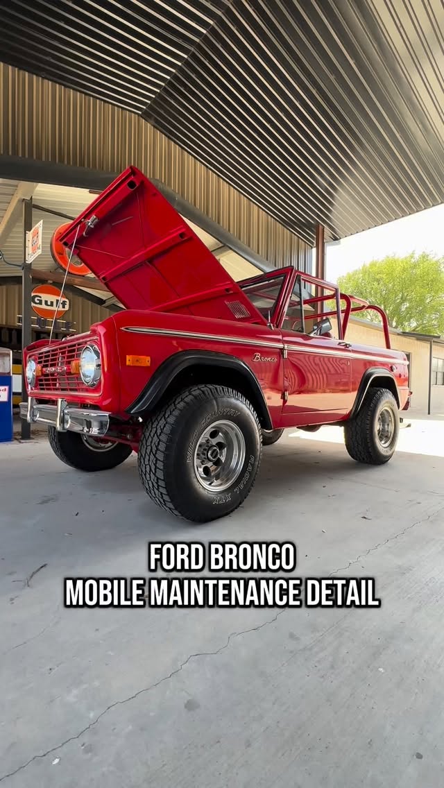 Making clients vehicles look good in-shop or even mobile in this case!🔥
.
This Bronco got our mobile maintenance detail, wipe down and vacuuming the interior, with a hand wash for the exterior! 🧼
.
If your looking to maintain your vehicle, message us today. We are always here for your auto care needs! 🤝