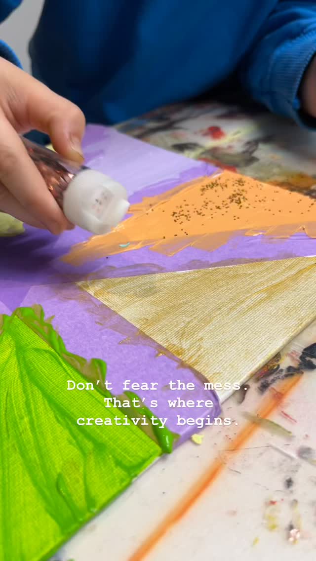 Wil jij eens begeleid worden in de verschillende stappen van zo een creatief proces met boodschappen en heling? Kom dan zeker eens naar de intuïtief schilderen workshop. Alle data staan online. Link in bio! 🧑🎨😘
#workshops
#energetischetherapie
#kleurentherapie
#intuitiefschilderen