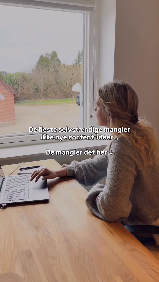 Du har måske masser af idéer, problemet er bare at der mangler noget at bygge dem på.
Uden “ready-to-go” billeder og videoer, ender dit indhold ofte med at blive:
• udskudt
• halvhjertet
• eller aldrig postet
Når materialet er på plads, bliver markedsføringen langt mere overskuelig 🤩
Hvis du vil se, hvordan et visuelt fundament kan ændre din hverdag som selvstændig, er du meget velkommen her på profilen: @fotograftheresalassen 📸🙌🏼