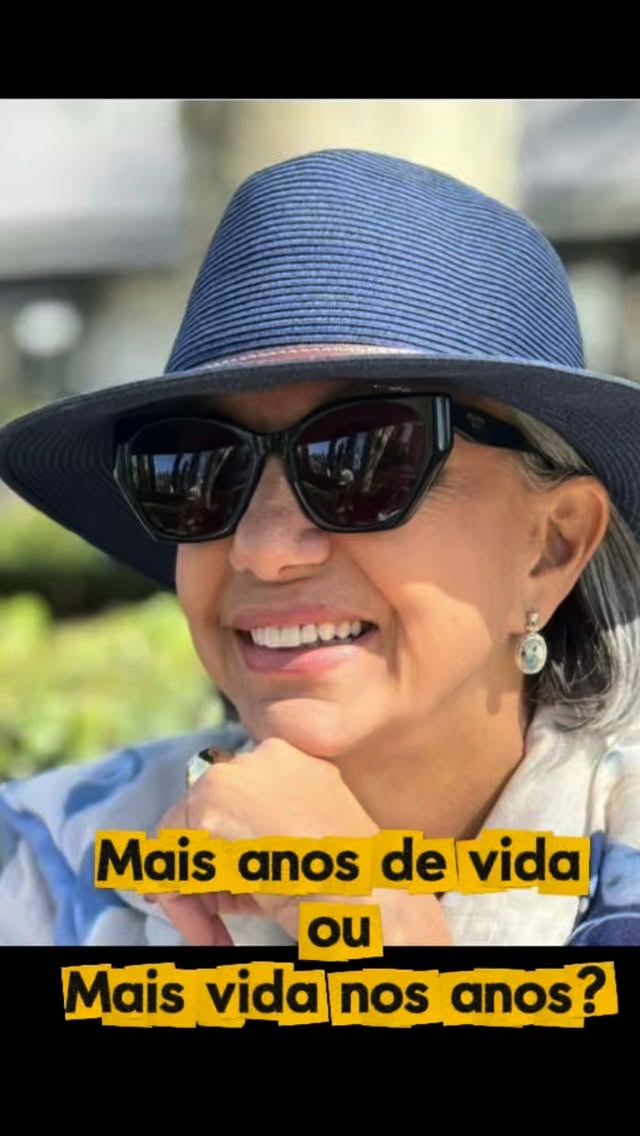 Envelhecer não precisa ser sinônimo de dor, limitação ou dependência.
Mas isso não acontece por acaso.
A atividade física é o que sustenta força, equilíbrio, autonomia, saúde metabólica e clareza mental ao longo dos anos.
É ela que permite continuar subindo escadas, viajando, trabalhando, treinando, vivendo.
Não é sobre estética.
É sobre funcionalidade.
É sobre independência.
É sobre qualidade de vida.
O futuro do seu corpo está sendo construído agora, nas escolhas que você repete todos os dias.
Movimento não é opcional. É essencial.
Você já está cuidando do seu “eu” do futuro?
#saude #qualidadedevida #vempromeumundo
