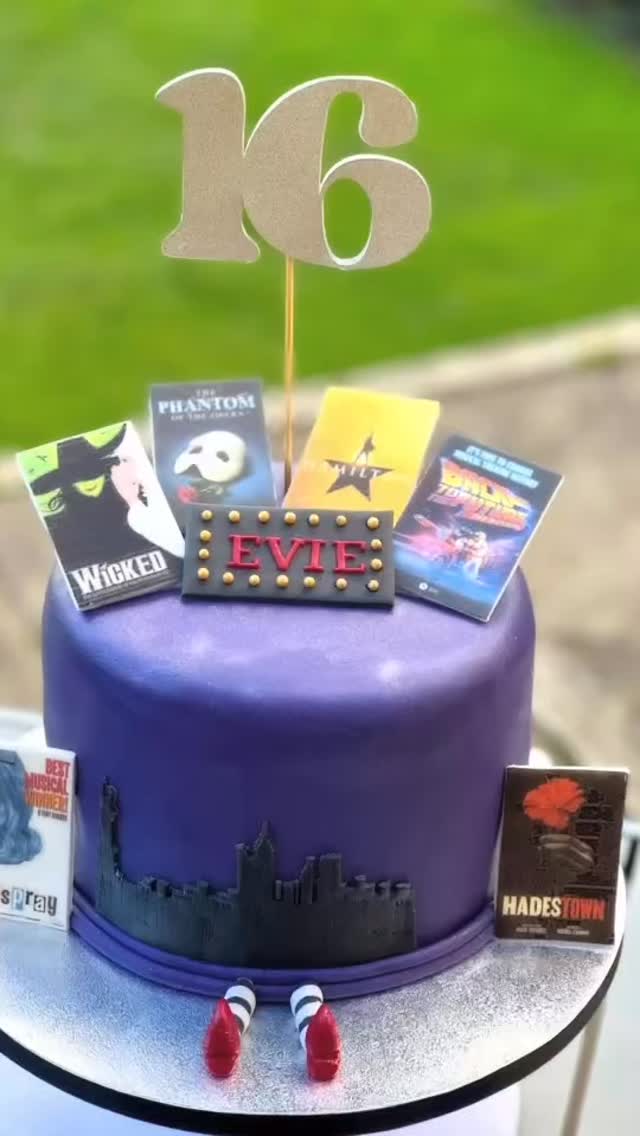 #birthdaycake #celebrationcakes #bespokecakes #sayitwithcake #theatrecake