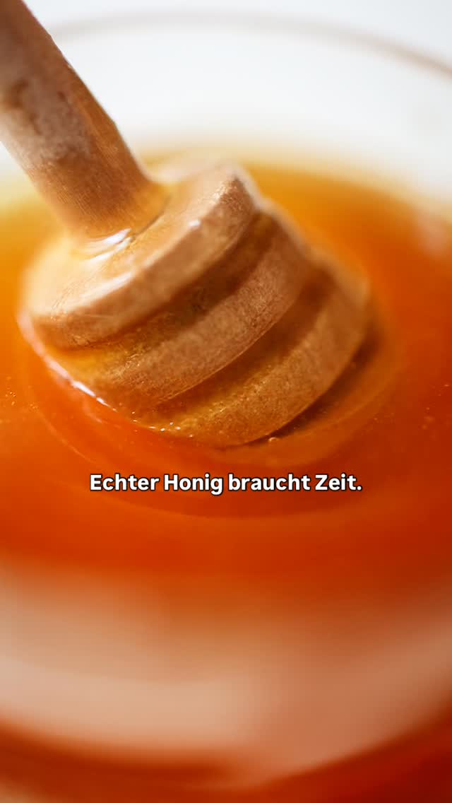 Gute Dinge entstehen nicht unter Druck. 🍯
#bioimkerei #honig #naturprodukte #handwerk