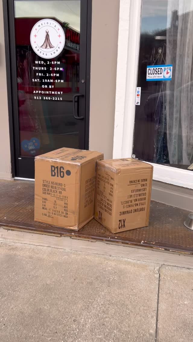 New delivery at Heidi’s Dress Shop! Come in this week to check it out!
#surprise #heidisdressshop #supportlocal