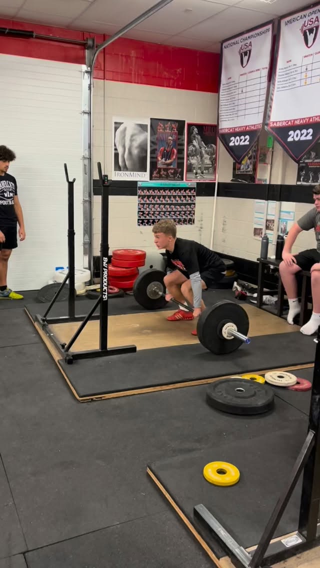 🚨 Two School Records Today 🚨
@jybuggin 151kg/333lbs clean ( highest ever for the school)
T. Clinger 91kg / 200lbs at 60kg/135lb bodyweight
🔒 in
#usaweightlifting #cleanandjerk #youthweightlifting #snatch #afterschoolprogram
@castleviewfootball @fmartin2323 @mountain_north_wso
