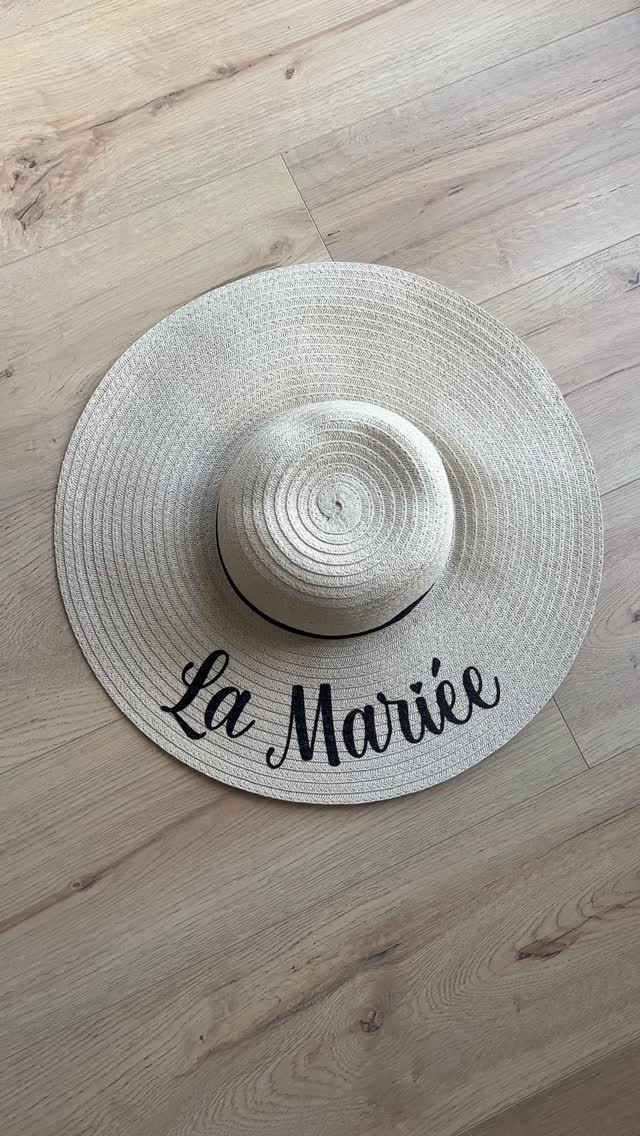 ✨ Le détail qui fait toute la différence ✨
Un chapeau en paille personnalisé avec une écriture noir pailleté,
parfait pour un EVJF, une future mariée ou tout simplement pour briller cet été ☀️
💍 Prénom, mot doux ou statut
🖤 Finition noir pailleté élégante
🎁 Une idée cadeau unique et personnalisée
👉 Dis-nous en commentaire ce que tu écrirais sur le tien 👇
#chapeauevjf #chapeaupersonnalisé #evjf2026 #futuremariee #cadeaupersonnalisé accessoireete styleete boutiquedesmee ideecadeau plagechic