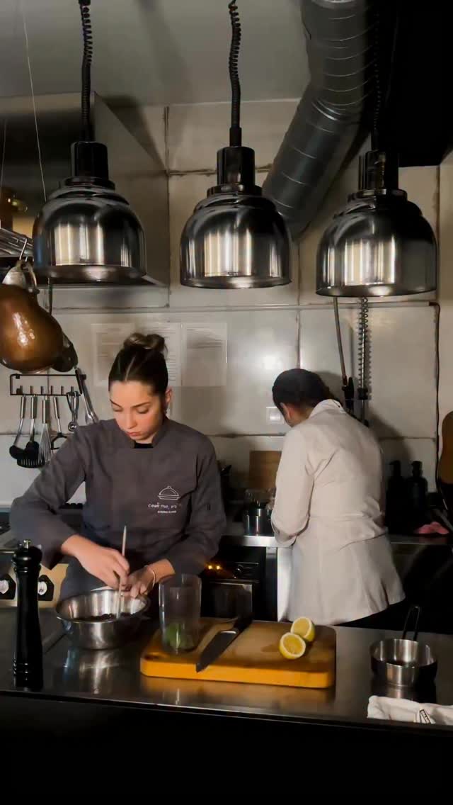 Tuz kırmızı çizgimizdir. 🙂🔪
.
#keşfet
#fyp
#chefhumor
#restaurantlife