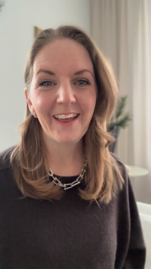 De trevligaste hemmen är de som är personliga, levande, varma och ombonade ✨
#inredpersonligt #ombonathem #levandehem #inredningsdesigner #inredarenorrköping