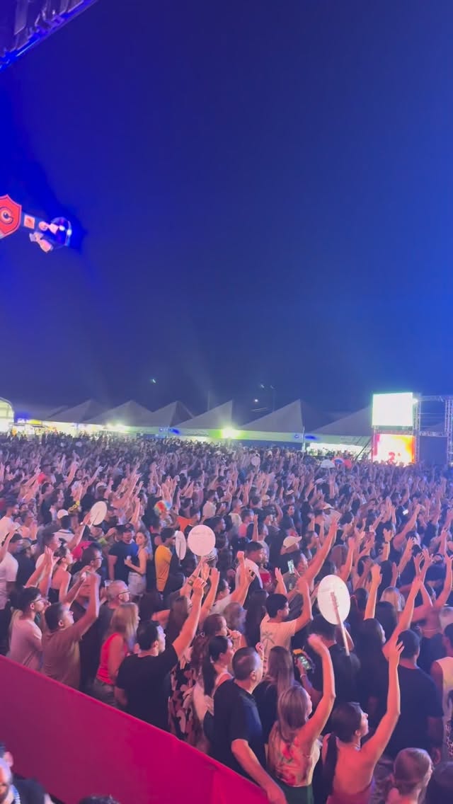 SIMONE MENDES FAZ SHOW HISTÓRICO NO CARNAVAL DE RIO PRETO
O Recinto de Exposições ficou lotado no terceiro dia do Carnaval promovido pela Prefeitura de Rio Preto. A principal atração da noite, Simone Mendes, uma das principais cantoras do país, arrastou uma multidão e transformou o espaço em um mar de foliões. Mais informações no Portal Guilherme Baffi