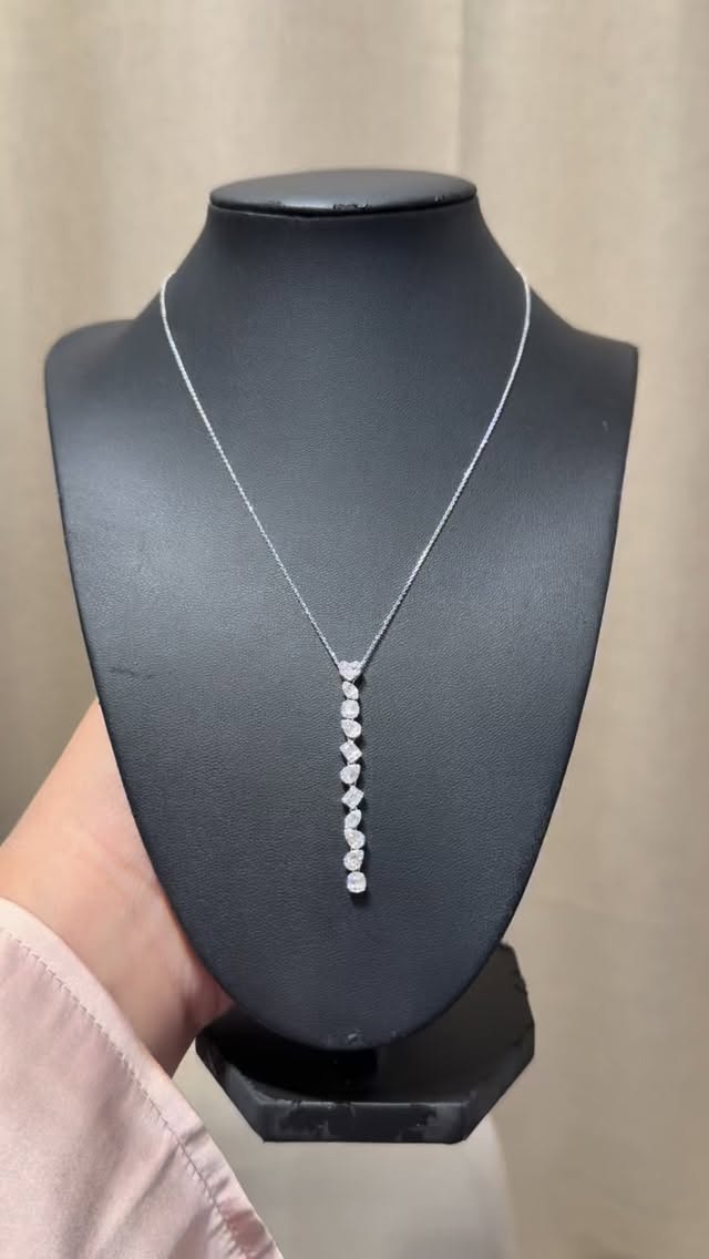 Drop necklace
0.57 ct natural diamonds
VVS, Color G-H
14K 3.2g
PHP 41,000