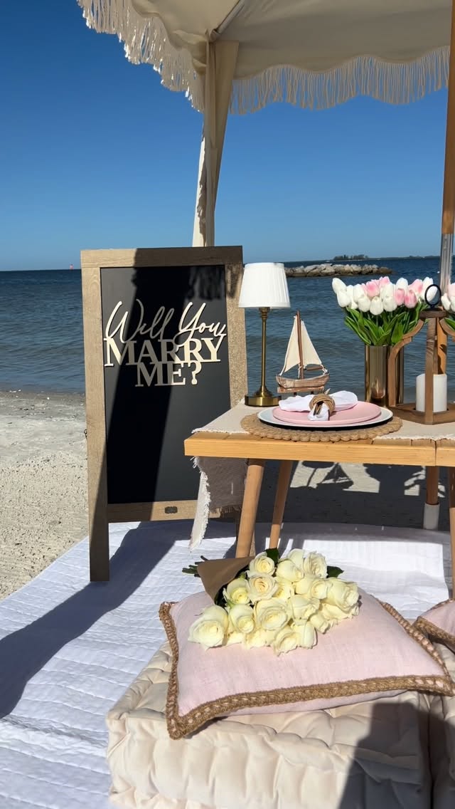 Every detail, woven with love 🧺❤️ Wishing you a Valentine’s Day full of moments worth savoring.
.
.
.
.
.
#luxurypicnic #beachpicnic #ami #galentinesdaypicnic #valentinesdaypicnic