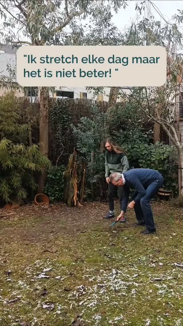 Je begon in januari vol goede voornemens.
“Nu ga ik echt aan mijn rug werken.”
Elke ochtend stretch je in bed.
Braaf doe je je oefeningen.
Je doet toch alles wat je moet doen.
En toch… wordt het niet beter.
Wat als ik je zeg dat stretchen goed is maar niet de oplossing?
Wat met je stress?
Je werkdruk?
Je slaap?
Hoe je de rest van je dag beweegt?
Hoe vaak je grenzen overschrijdt?
Misschien ligt het probleem niet in wat je niet rekt…
maar in wat je blijft herhalen.
Je rug aanpakken vraagt fundamentele veranderingen en dus meer dan een paar stretchoefeningen.
Wanneer ga jij voor de volledige aanpak ipv enkel stretchen?