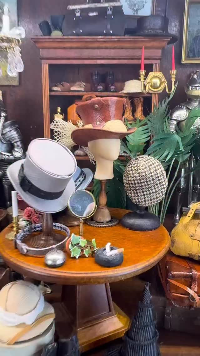 I❤️Mini top hats. What brings YOU joy? #toohat #miniatures #dollhouse