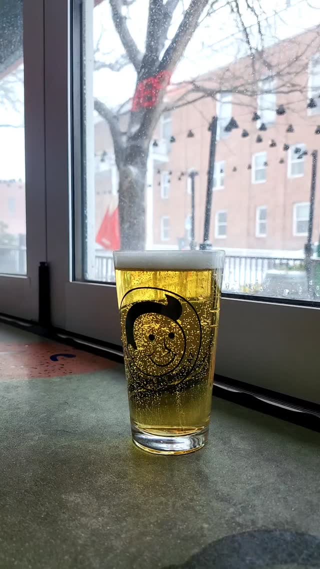 Come warm up with us! We are open as usual 12-12. It's a snow day folks! ❄️🍻
Grab a pie from @pizzicletta with a glass of wine ($1 off Wine Wednesday) or enjoy a #2 for @whalefoundation!
#payntake #downtownflagstaff #snowday❄️ #snowdance canipetyourdog