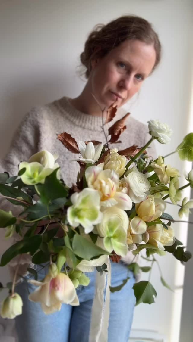 Here come the spring flowers.
I’m looking forward to all the spring couples and getting to use some of my favours flowers.
Seasonally led luxury weddings and events for those that want a#natural wild florals. Contact in bio.
#cheshireflorist #sustainableweddingflowers #weddingflowers
