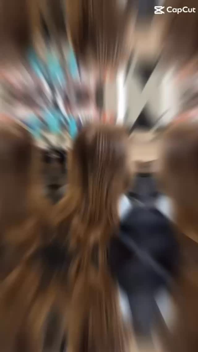 Ganz tolle Arbeit von unserer Magdalena aus dem 1.Lehrjahr - wie toll! Hier wurden lowlights erstellt um wieder ein natürliches Farbbild zu erhalten.
#ratzmatzhairdressing #lowlights #goldwellcolorance #backtobrownhair