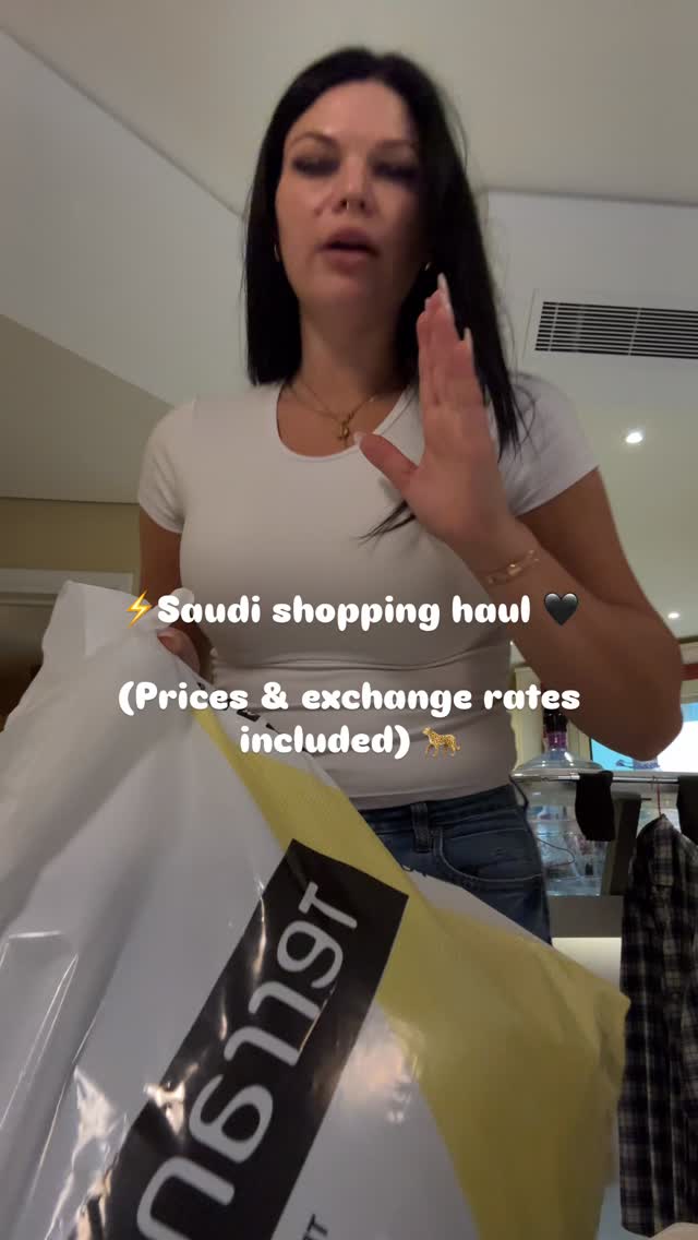 Part 2 (and the last) of my ~ much needed Retail therapy! This is Winter edition~ & it’s giving fiercely warm! 🐆
Very much Nicki coded fits! 🖤
#shoppinghaul #lifestyle #glamgram #fyp