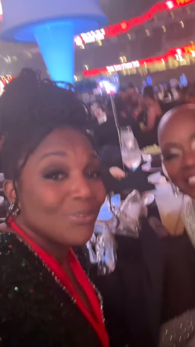 We rolled last night at the Mystic Krewe of Femme Fatale Ball!!! ๐๐๐คโค๏ธ๐๐ฝโ๏ธ