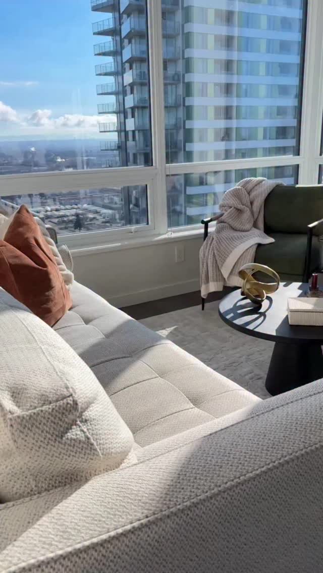 ¿Mi rincón favorito? Sin duda, mi esquina de lectura✨ Crear un espacio que realmente te invite a pausar y relajarte no es casualidad, es el resultado de elegir las piezas correctas🤍
Mi gran aliado siempre ha sido #wayfair 👌🏼 Donde encuentro diseños de vanguardia y calidad sin tener que sacrificar el presupuesto, y siempre es mi recomendación número uno para parejas jóvenes que estan armando su primer hogar y quieren invertir su dinero de forma inteligente🏠💡
Mira el video hasta el final para ver las piezas Wayfair en mi hogar. Y si como yo buscas precios competitivos y calidad comenta “Quiero mas info” y te cuento por DM cuánto invertí en cada una y te comparto los links de compra. #wayfaircapartner #arquidom #interiordesign