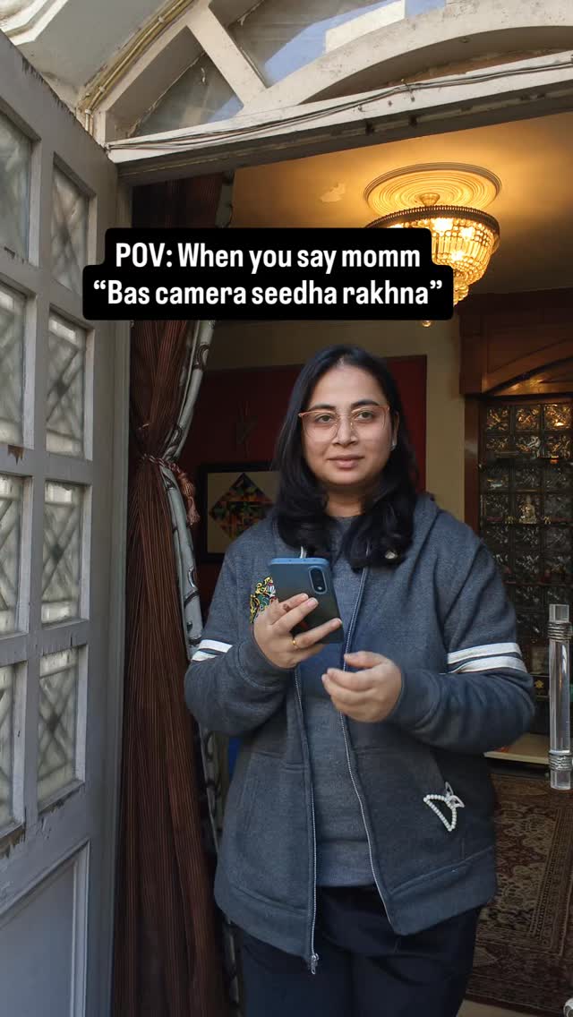 Mom filming like she’s protecting the phone’s life 😭
#indianmoms #creatorproblems #FunnyReels #blooper #reelhumour