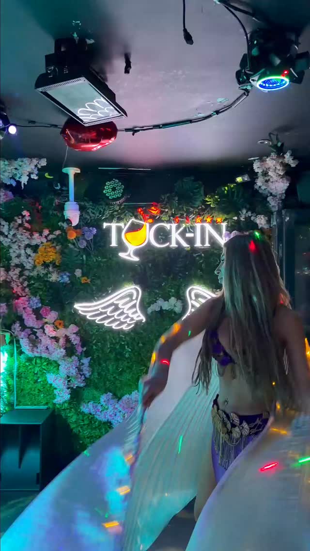 Love was truly in the air at Tuck In ❤️✨
From beautifully crafted dishes to signature cocktails made for two, every detail was designed to celebrate romance. The hearts, the atmosphere, the energy… and of course our stunning belly dancer lighting up the night 💃🔥
Valentine’s Day at Tuck In wasn’t just dinner — it was an experience.
If you missed it, don’t worry… we’re always ready to create unforgettable moments for you.
Book your table and let’s make your next night just as special.