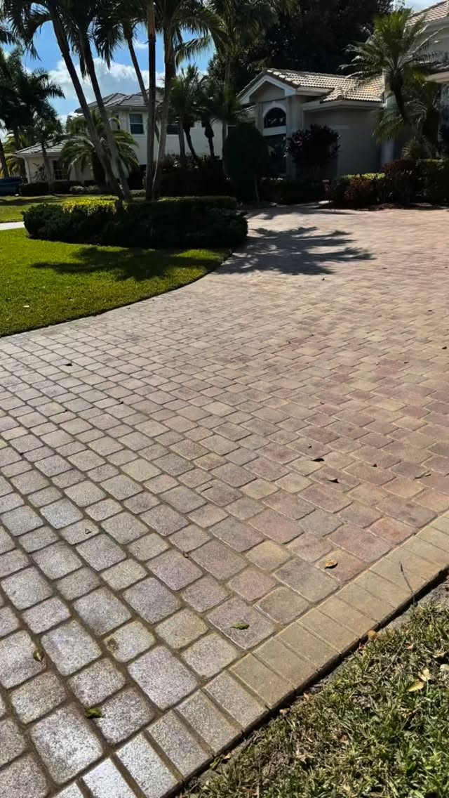 #pressurewashing #roofcleaning #softwashing #tnacleans #paversealing