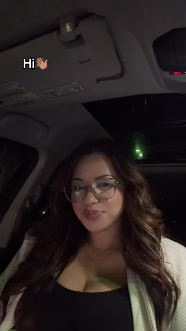 My Friday night! And I’ll be going home to wash my makeup brushes! I am so excited for all of my 2026 brides 👰🏻♀️👰🏽👰🏼♀️👰🏾♀️👰🏿♀️ #makeupartistandmom #lifeofamakeupartist #bridalmakeupartist #crystalbellbeauty