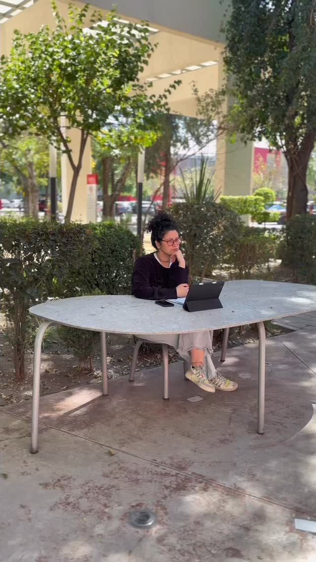 Las cartas están relacionadas con la distancia. Estar lejos nos hace reflexionar sobre lo que vivimos.
En un mundo donde no podemos parar, se hace urgente hacer tiempo para lo importante.
¿Nos vemos el próximo sábado para terminar las cartas pendientes? 😍