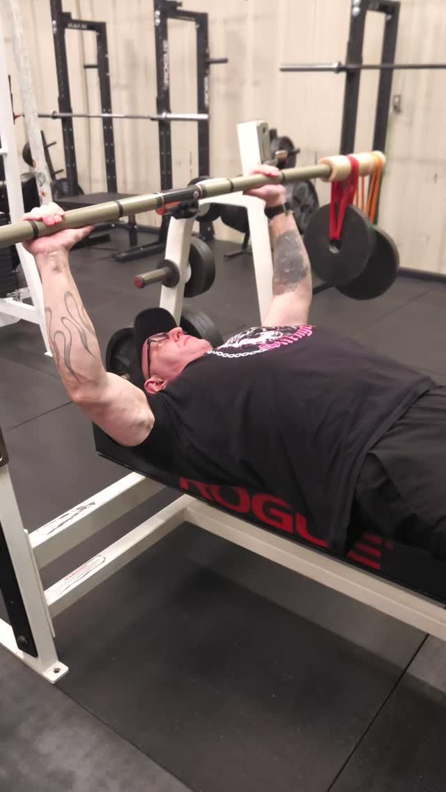 The BandBell Earthquake Bar is a 6-lb, flexible training tool designed for unstable, oscillating kinetic energy training. It enhances shoulder stability, strengthens stabilizer muscles, and improves joint health. Ideal for rehabbing injuries and breaking through plateaus, it increases muscle activation by forcing intense core and, stabilizer engagement during lifts.
#gymmotivation #strengthandconditioning #mondaymotivation #chestday