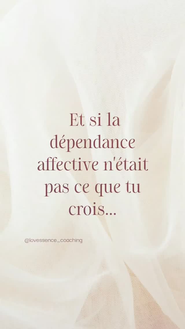 Parfois, ce n’est pas la femme adulte qui a peur de perdre l’autre.
C’est une part plus jeune, plus sensible, qui a appris très tôt à rester vigilante à l’amour.
Une part qui a compris, sans mots,
qu’il fallait s’adapter pour rester en lien. Faire attention, attendre, se contenir.
Ce n’est pas une erreur.
C’est une construction affective.
Aujourd’hui, cette part a besoin d’autre chose.
Elle a besoin d’être rencontrée, rassurée, et peu à peu réparée dans le lien. Non pas en effaçant le passé,
mais en lui offrant enfin ce qui a manqué.
Faire la paix avec son enfant intérieur,
c’est réparer sans violence,
c’est réapprendre la sécurité de l’intérieur.
Ce que tu vis a une histoire.
Et cette histoire peut être réécrite avec douceur.
Si ces mots résonnent, tu n’es pas seule.