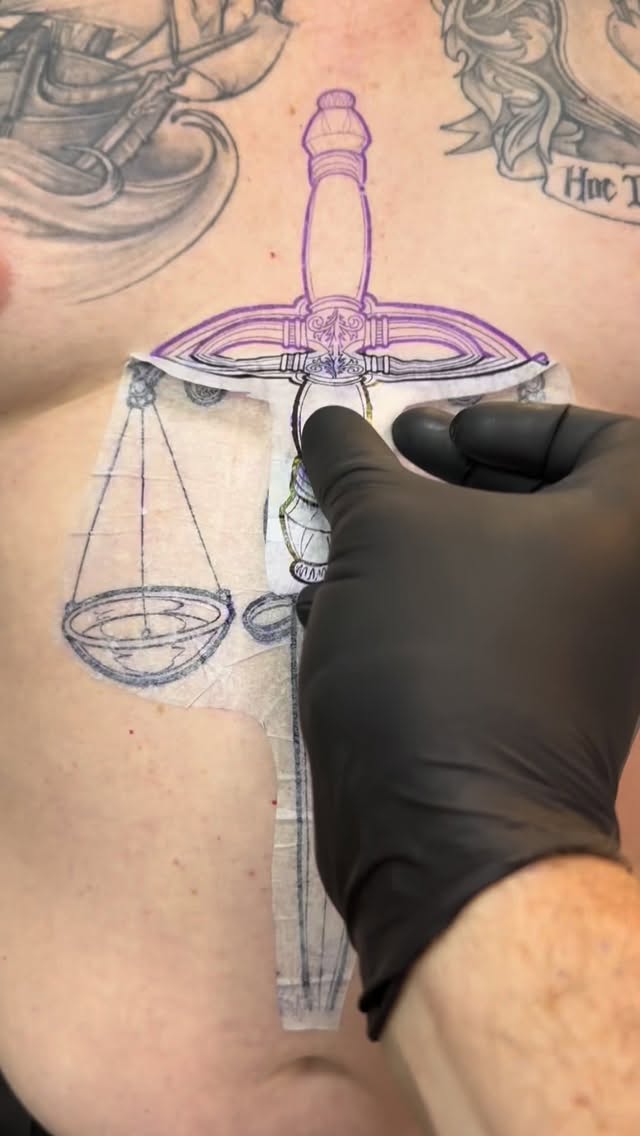 Sternum tattoos are always super painful. But my buddy Mech sat through it like it was a piece of cake
#sternumtattoo #pain #tattoo
@luckysupplyusa @eternalink @truetubes @inkmaster @afterinked @afterinkedcolombia @electricgoldonparkblvd @kingpintattoosupply