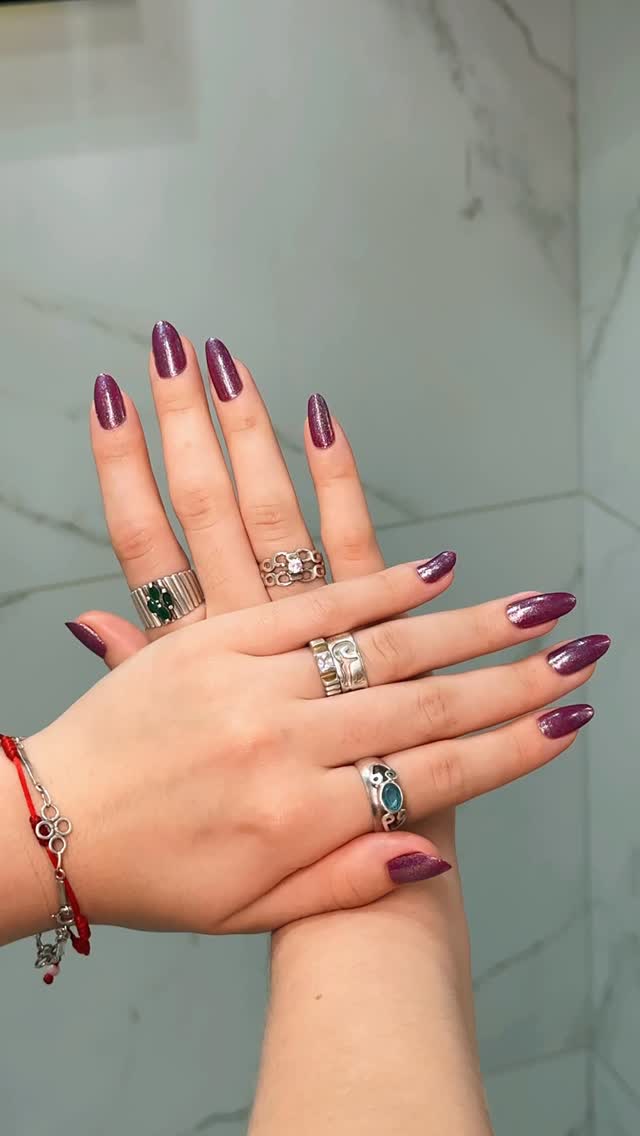 Quem amou essa cor por aqui?
A gente achou bem BEAUTY