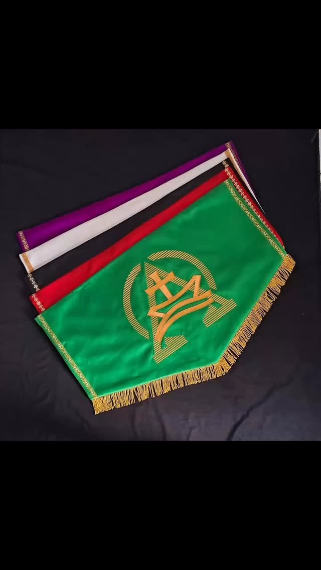 Toga Pendeta, menyediakan perlengkapan gereja, mulai dari stola, kantong kolekte, dan jubah toga pendeta.