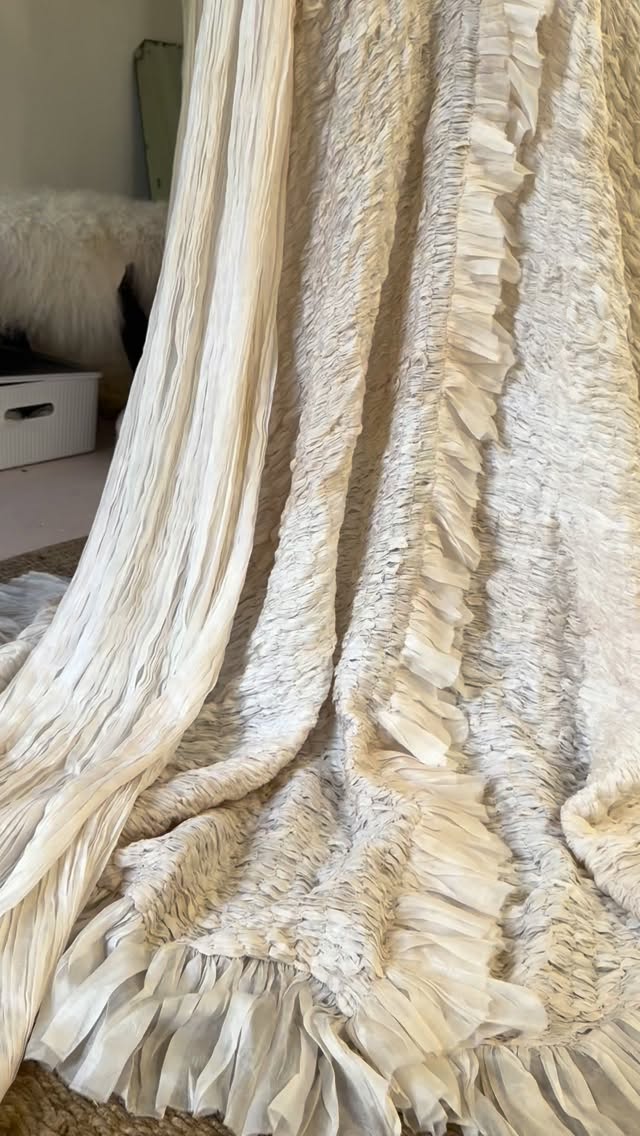 Manal’s PISCES/AMPHITRITE gown before she left the studio… this was a really lovely one… Manal visiting the studio each time with her twin sister - so special to witness the subtle union twins of twins! We graduated the shirring on the skirt to harmonise with the pleating of the AMPHITRITE wings… the bodice was shirred like the PISCES but cut more like the AMPHITRITE and the result was a beautiful retelling of both pieces!
.
.
.
.
.
#silkweddingdress #modernbride #contemporarybridal #bespokebridal #modernwedding