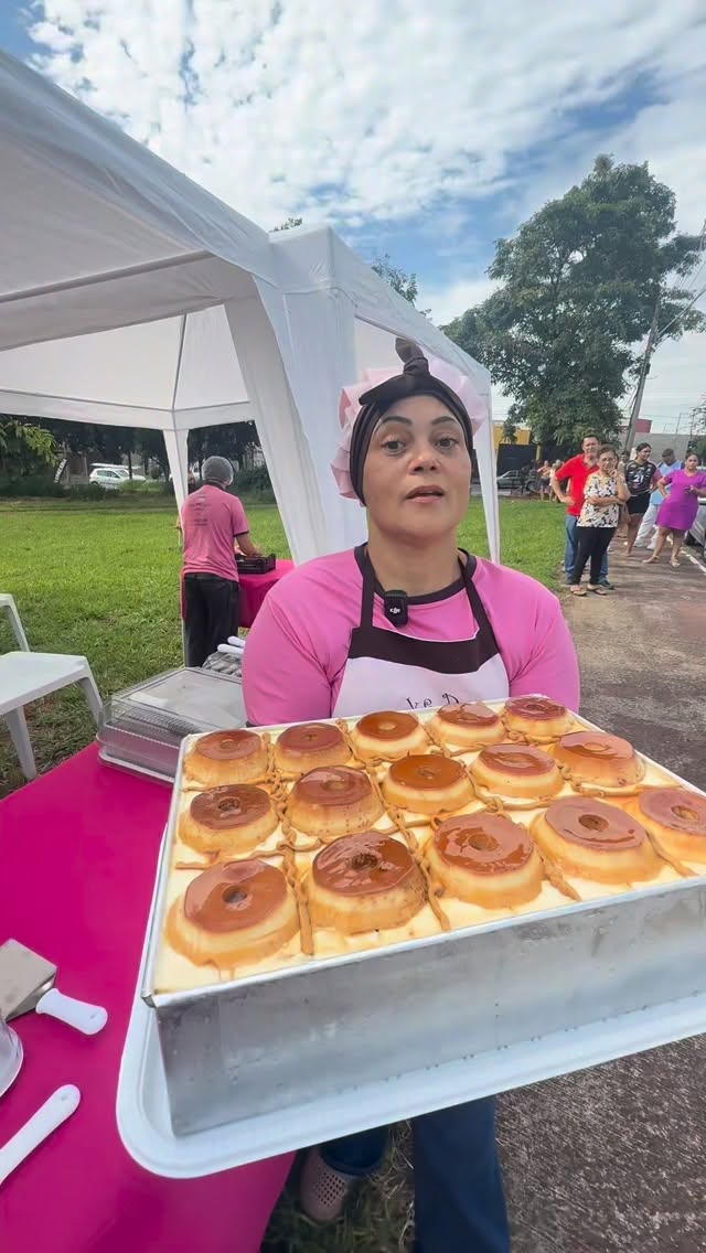 FATIA DE SUCESSO
Mais de 600 fatias vendidas em um único sábado na zona norte de Rio Preto.
A confeiteira Liza Marques transformou uma simples barraca em frente ao Atacadão em um verdadeiro fenômeno de vendas. Das 10h às 13h30, o que se vê é fila, variedade de sabores e bolo caseiro saindo sem parar.
Sucesso, Liza!
Mais informações no Portal Guilherme Baffi
