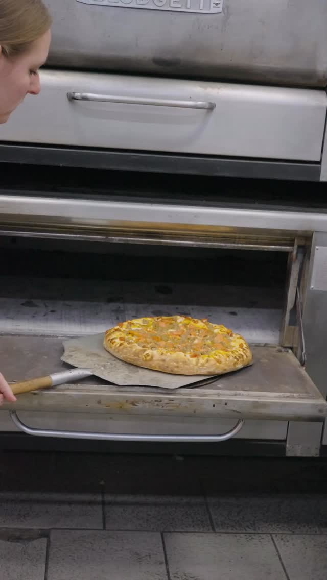 Hot, fresh, and sliced to perfection 🍕🔥
Straight out of the oven at The Vinery Market — golden crust, melty cheese, and real-deal flavor in every bite. You might not hear the slice, but you can definitely see the freshness 😮🔥
If you’re searching for fresh pizza near you, best pizza in town, or authentic market-style pizza, this is it. Stop by The Vinery Market and taste why locals keep coming back.
Tag your pizza partner 👇
📍 3976 Pelham St, Dearborn Heights, MI
☎️+1 (313) 562-2880
⏰ Open 7 Days