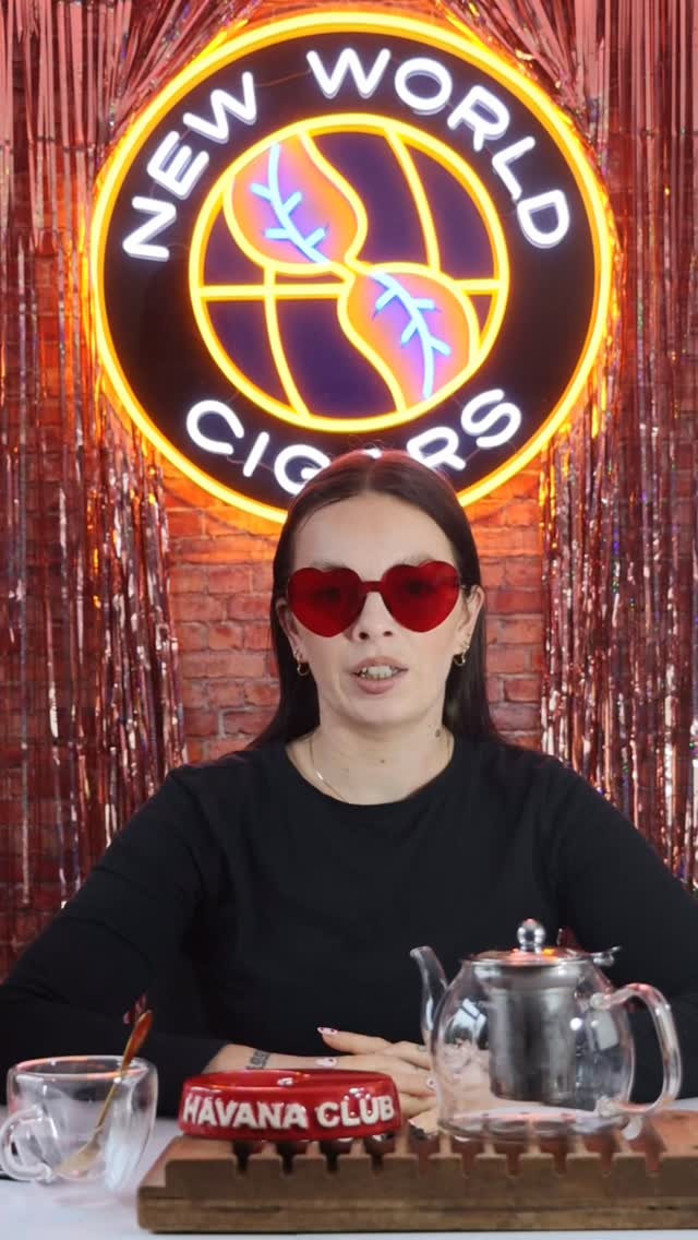 Day 3 of the Perfect Pairings for Valentine’s 💘
@teakeepers Chocolate with the @drewestatecigar Seleccion de Mercado 💨
It’s getting steamy! 🥵
#newworldcigars #valentines #cigarpairing #drewestatecigars #perfectpairing