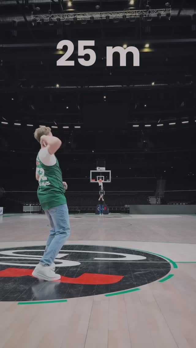 Impossible Card Throwing. @zalgirioarena